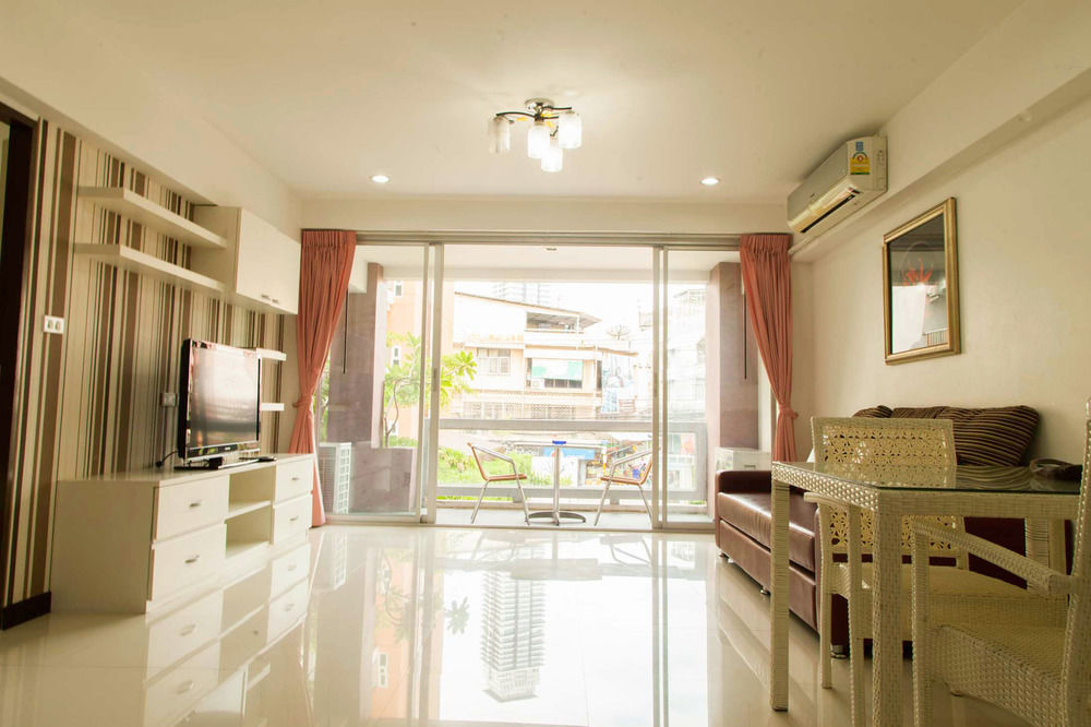 Baansabai Ramaiv Aparthotel Bangkok Exterior photo